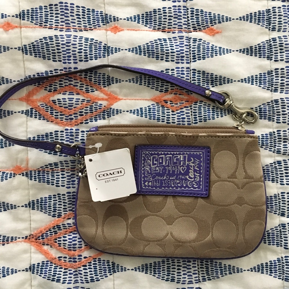 NWT💜Coach Wristlet💜